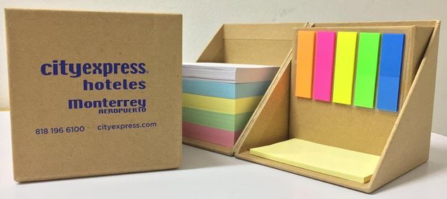 Organizador de escritorio con logo