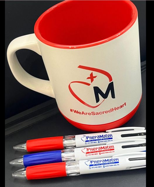 Taza y plumas personalizadas